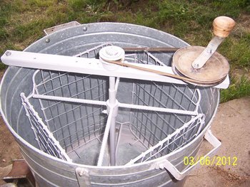 centrifuga manuala cu patru rame.jpg
