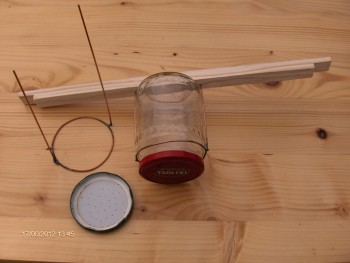 Alimentator borcan.jpg